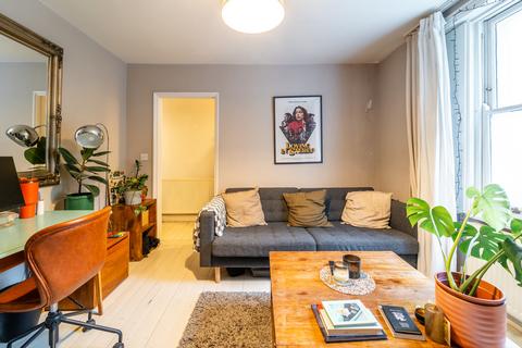 1 bedroom apartment for sale, Elmore Street, De Beauvoir, London, N1