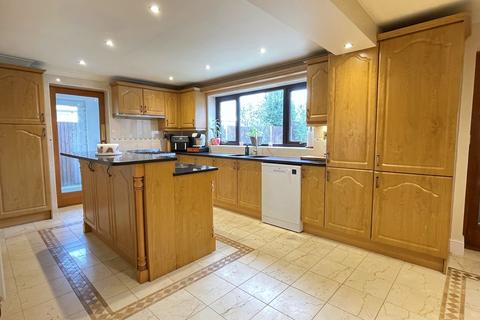 4 bedroom detached house for sale, Maldon Road, Tiptree
