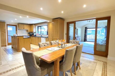 4 bedroom detached house for sale, Maldon Road, Tiptree