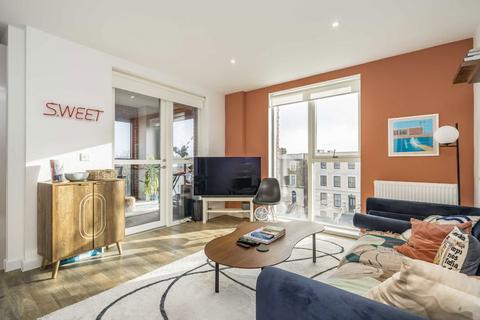 2 bedroom flat to rent, Dalmeny Avenue, London N7