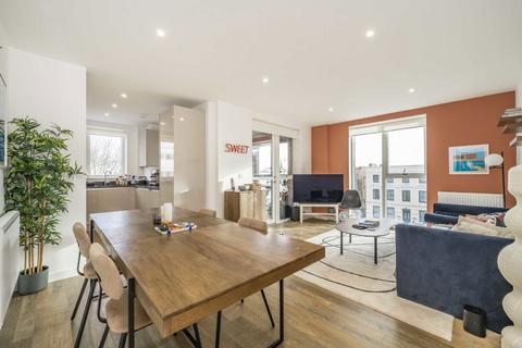 2 bedroom flat to rent, Dalmeny Avenue, London N7