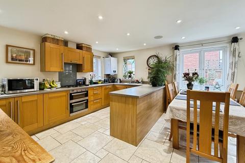 4 bedroom detached house for sale, Jack Russell Close, Stroud