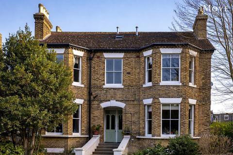 3 bedroom flat for sale, Cintra Park, London SE19