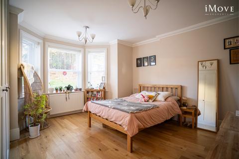 3 bedroom flat for sale, Cintra Park, London SE19