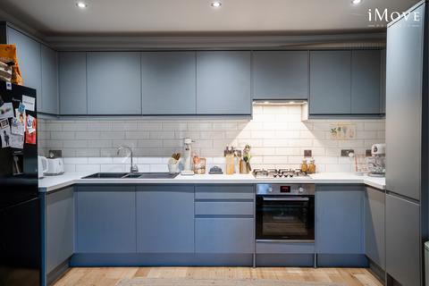 3 bedroom flat for sale, Cintra Park, London SE19