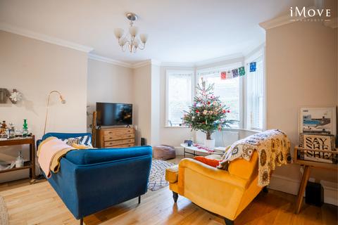 3 bedroom flat for sale, Cintra Park, London SE19