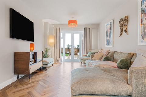 4 bedroom detached house for sale, Martin Drive, Warwickshire CV8