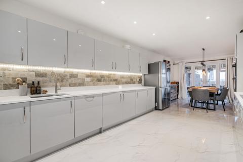4 bedroom detached house for sale, Martin Drive, Warwickshire CV8