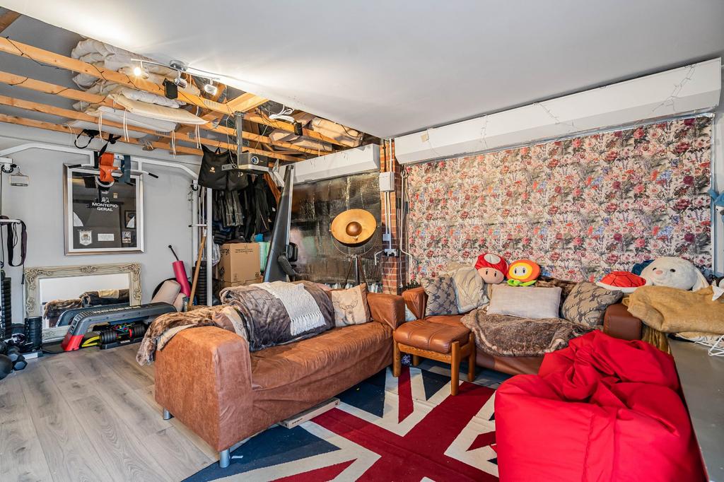 Garage/Gym