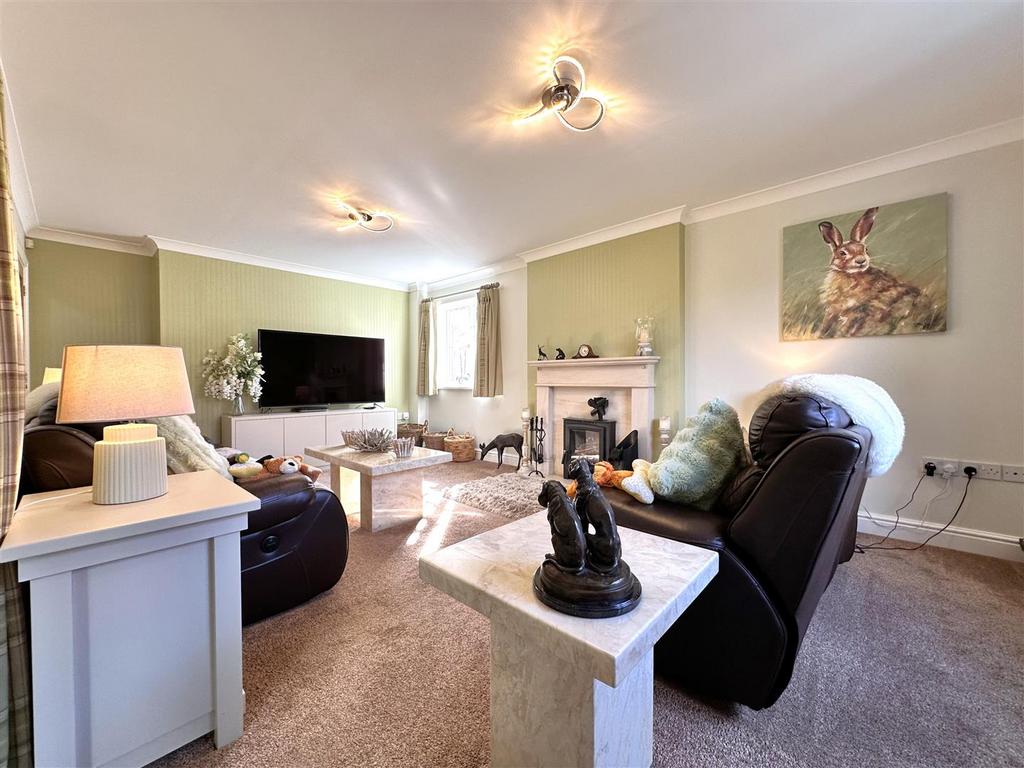 DUAL-ASPECT Living Room 639