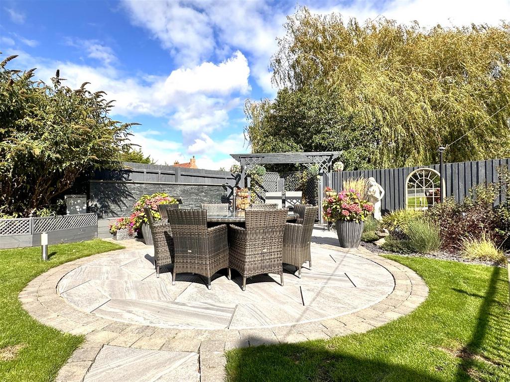 Outdoor Entertainment Area 501