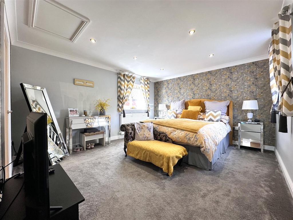 Master Bedroom 536