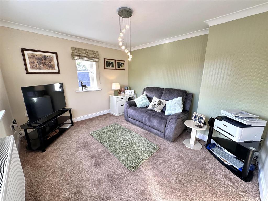Dual-Aspect Sitting/Dining Room 665