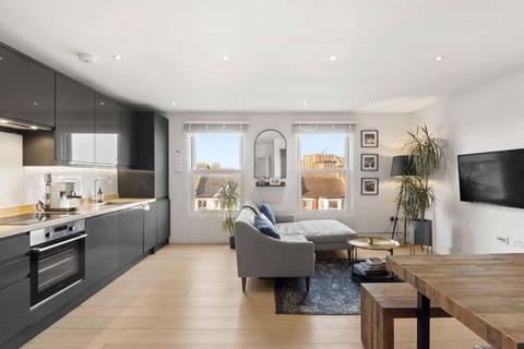 2 bedroom flat for sale, Garratt Lane, London, SW18