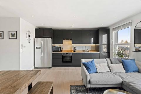 2 bedroom flat for sale, Garratt Lane, London, SW18