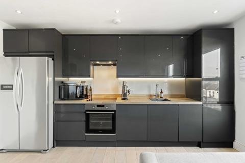 2 bedroom flat for sale, Garratt Lane, London, SW18