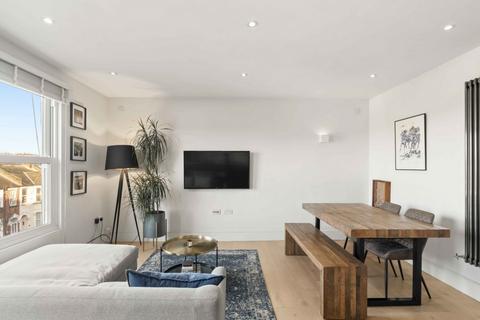 2 bedroom flat for sale, Garratt Lane, London, SW18