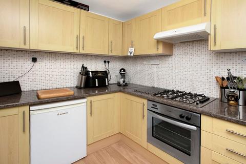 2 bedroom flat to rent, Marine Parade, Burns Court Marine Parade, EX7