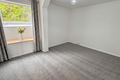 2 bedroom flat to rent, Marine Parade, Burns Court Marine Parade, EX7