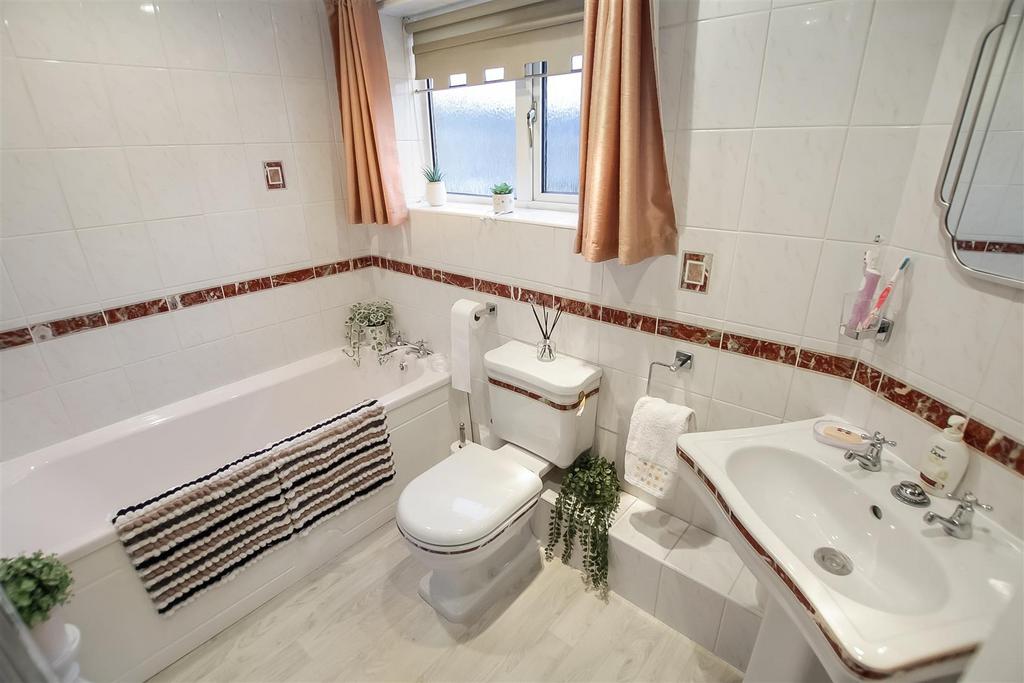 Bathroom/Shower/WC