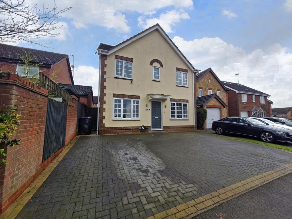 Lancaster Way, Buckingham Fields NN4 4 bed detached house for sale - £ ...