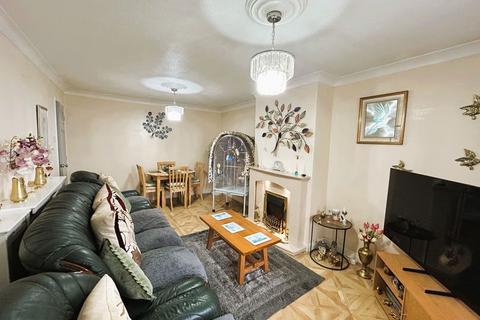 2 bedroom detached bungalow for sale, Oakenhayes Drive, Brownhills, Walsall WS8 7QB