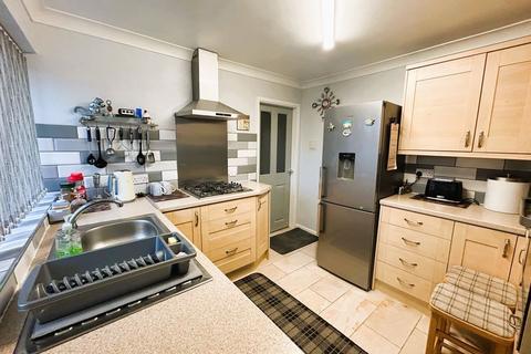2 bedroom detached bungalow for sale, Oakenhayes Drive, Brownhills, Walsall WS8 7QB