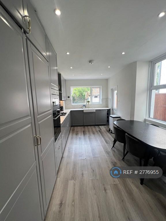 New Fitted Appliances, Many Cupboards, Dishwasher