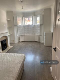 1 bedroom in a house share to rent, Kashgar Road, London, SE18