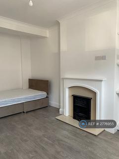 1 bedroom in a house share to rent, Kashgar Road, London, SE18
