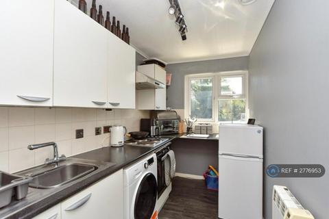 1 bedroom flat to rent, Invicta Court, Milton Regis, Sittingbourne, ME10