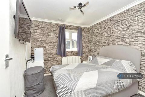 1 bedroom flat to rent, Invicta Court, Milton Regis, Sittingbourne, ME10