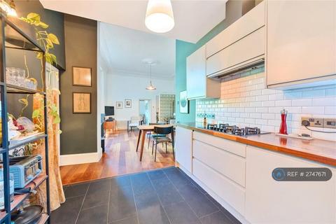 2 bedroom flat to rent, High Road, London, N22
