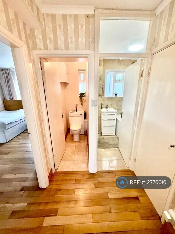 Toilet And Bathroom