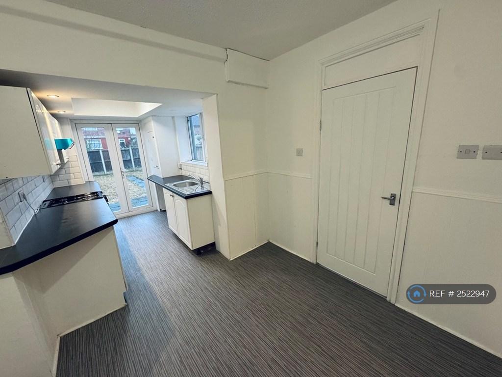 Kitchen & Dining