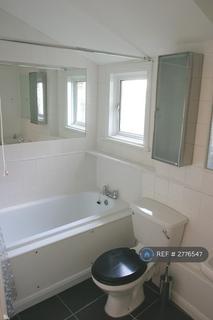 2 bedroom flat to rent, Chiswick High Road, London, W4