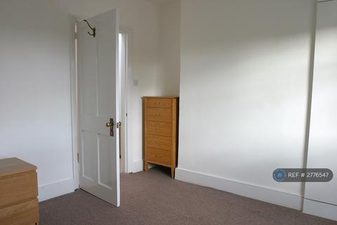 2 bedroom flat to rent, Chiswick High Road, London, W4