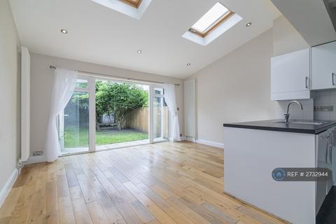 4 bedroom semi-detached house to rent, Chestnut Road, London, SW20