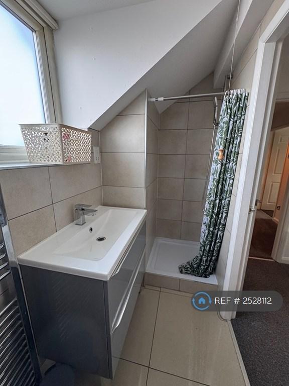Ensuite/Bedroom 1