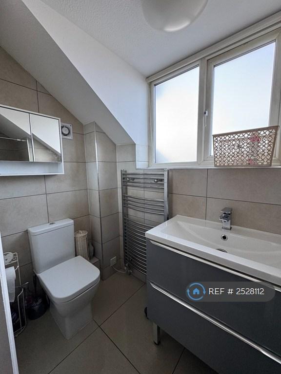 Ensuite/Bedroom 1