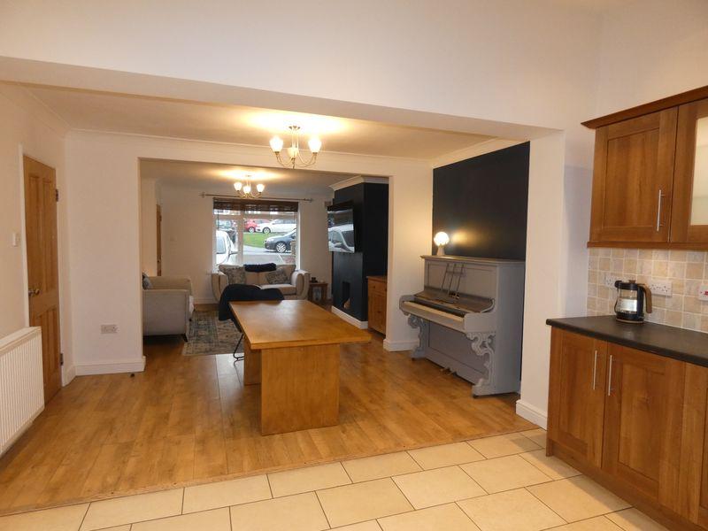 Kitchen/Dining...