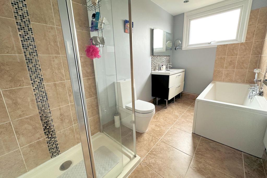 Bath/Shower Room