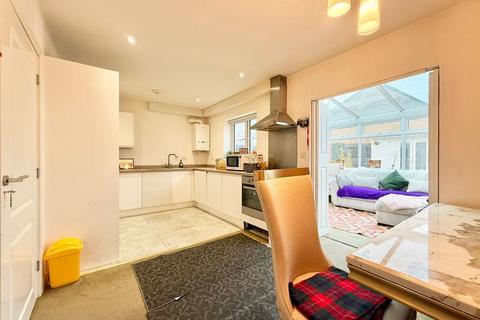 3 bedroom semi-detached house for sale, Weltmore Road, Luton