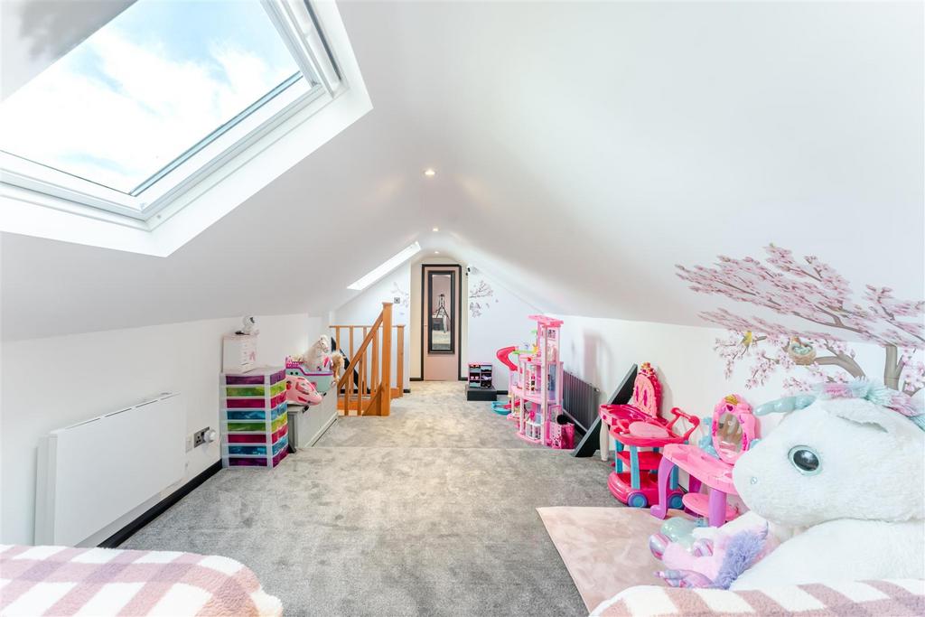 13 - loft room.jpg