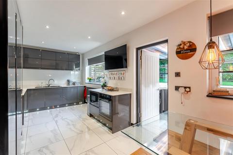 undefined, Exceptional modern home on the fringes of Banwell