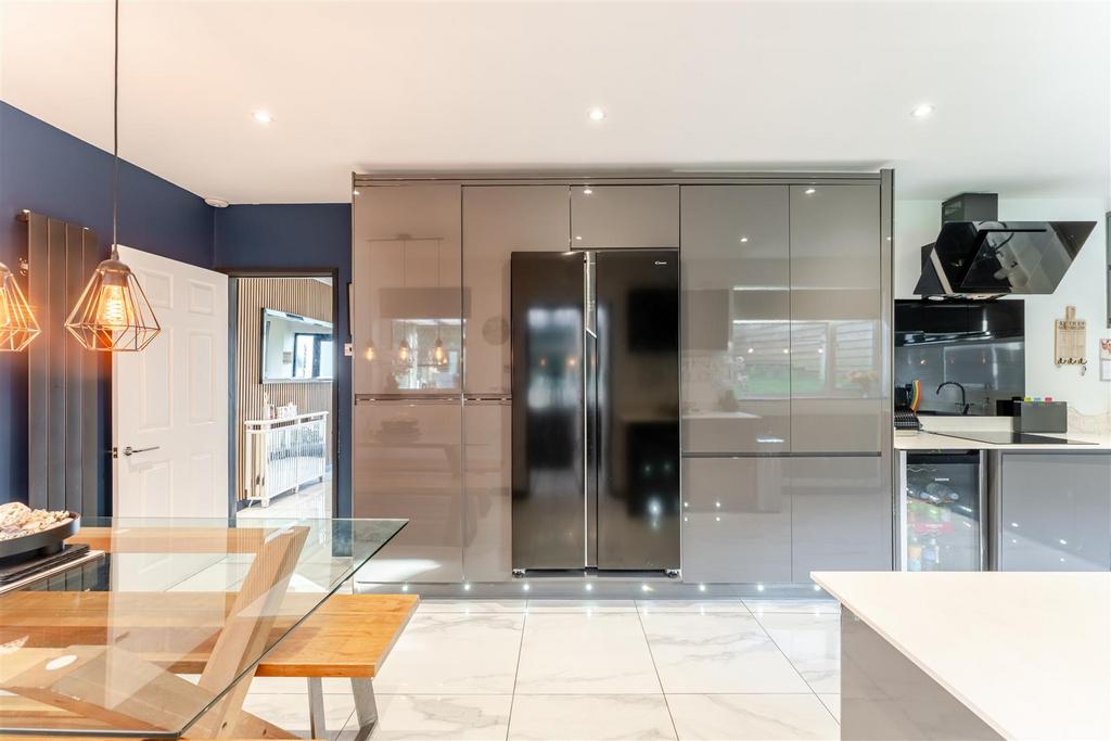 21 - kitchen diner.jpg
