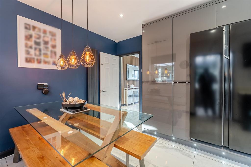 6 - dining area.jpg