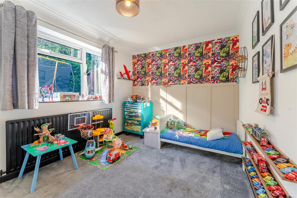 10 - bed 2.jpg