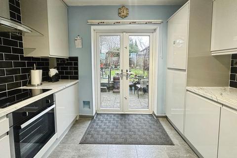 2 bedroom flat for sale, Baguley Crescent, Manchester