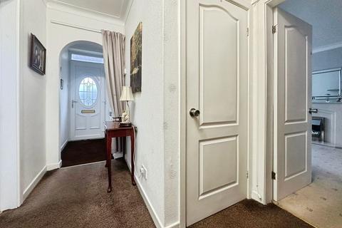 2 bedroom flat for sale, Baguley Crescent, Manchester